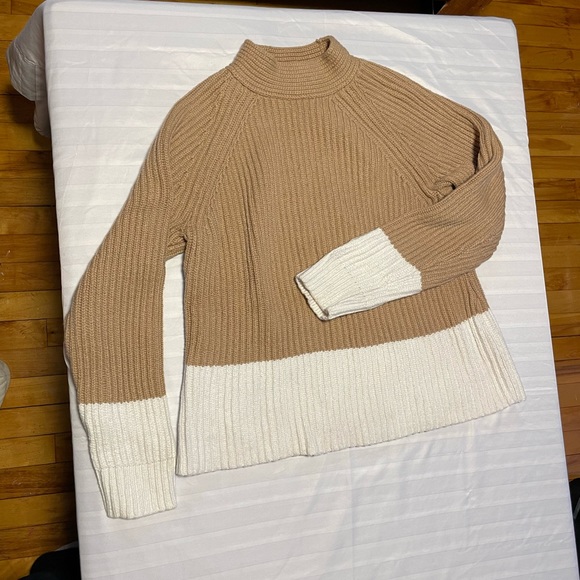 Banana republic sweater size medium - Picture 2 of 7